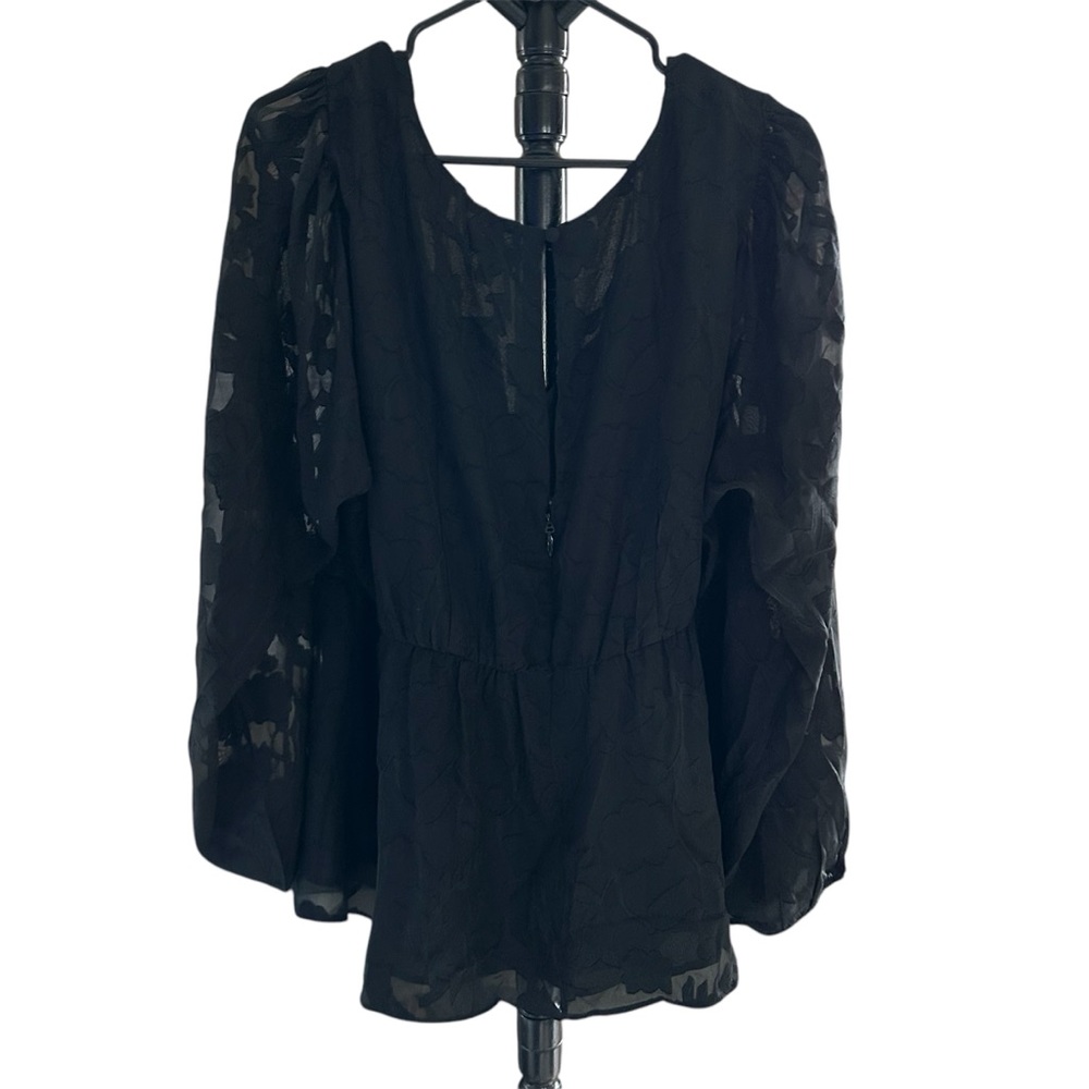 🆕🎉HP🎊NWT Gorgeous Size 3X Torrid Blouse - Picture 2 of 9